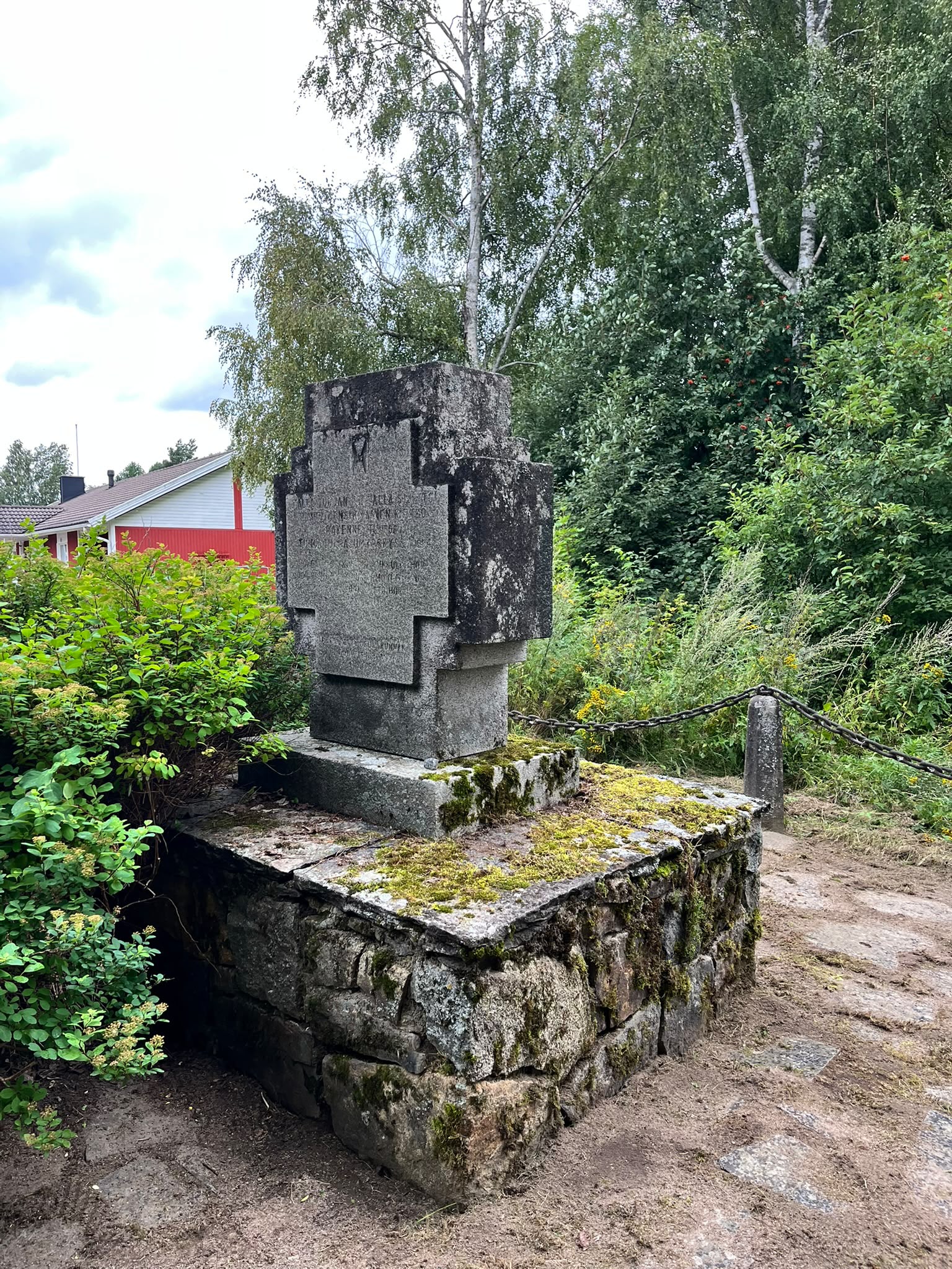 Ensimmäisen_kirkon_muistomerkki
