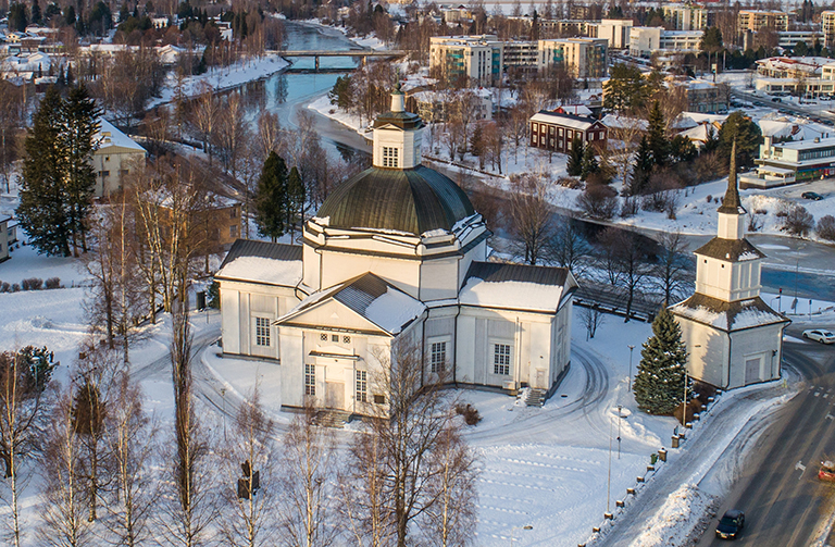 Jumalanpalvelus radion ja verkkokirkon välityksellä Jumalanpalvelus