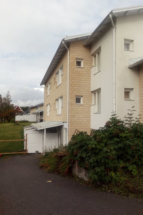Miesten illat ovat Seurakuntaopistolla.