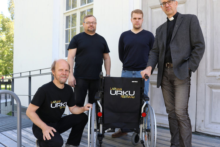 Tuomiokirkossa on pyörätuoli.